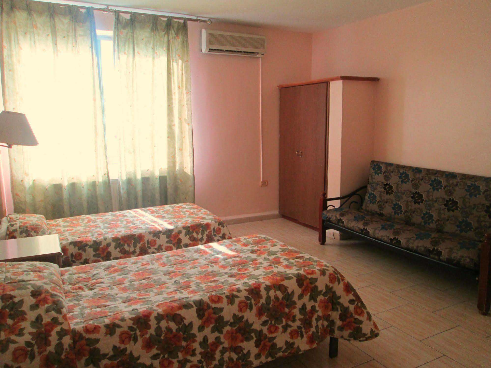 Sufara Hotel Suites Аман Екстериор снимка